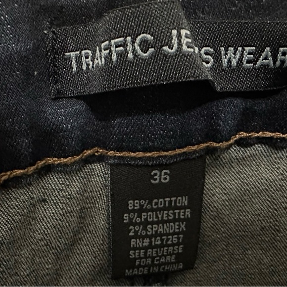 092 Traffic Jeans Wear | NWOT Men’s Dark Wash & Embroidered Back Pockets (Sz 36) - Picture 4 of 8